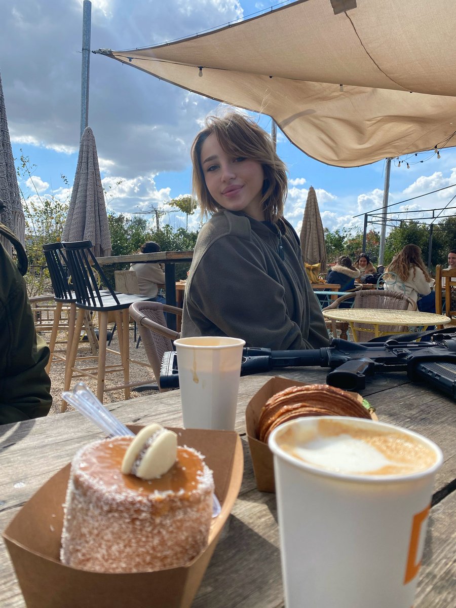 Gun Waifu tweet media