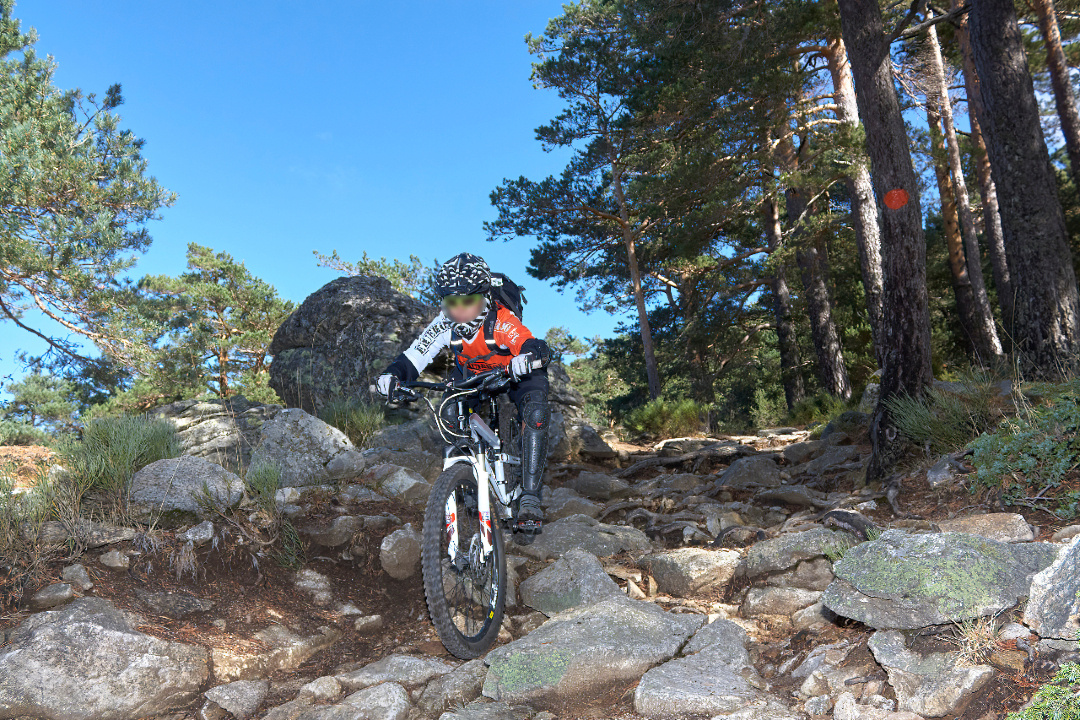 Circula responsablemente en #bicicleta

Recorrer el #ParqueNacional de la #SierraDeGuadarrama conlleva la responsabilidad de minimizar nuestro impacto sobre él, es esencial actuar de esta manera para preservar el espacio y garantizar que futuras generaciones puedan disfrutarlo
👇