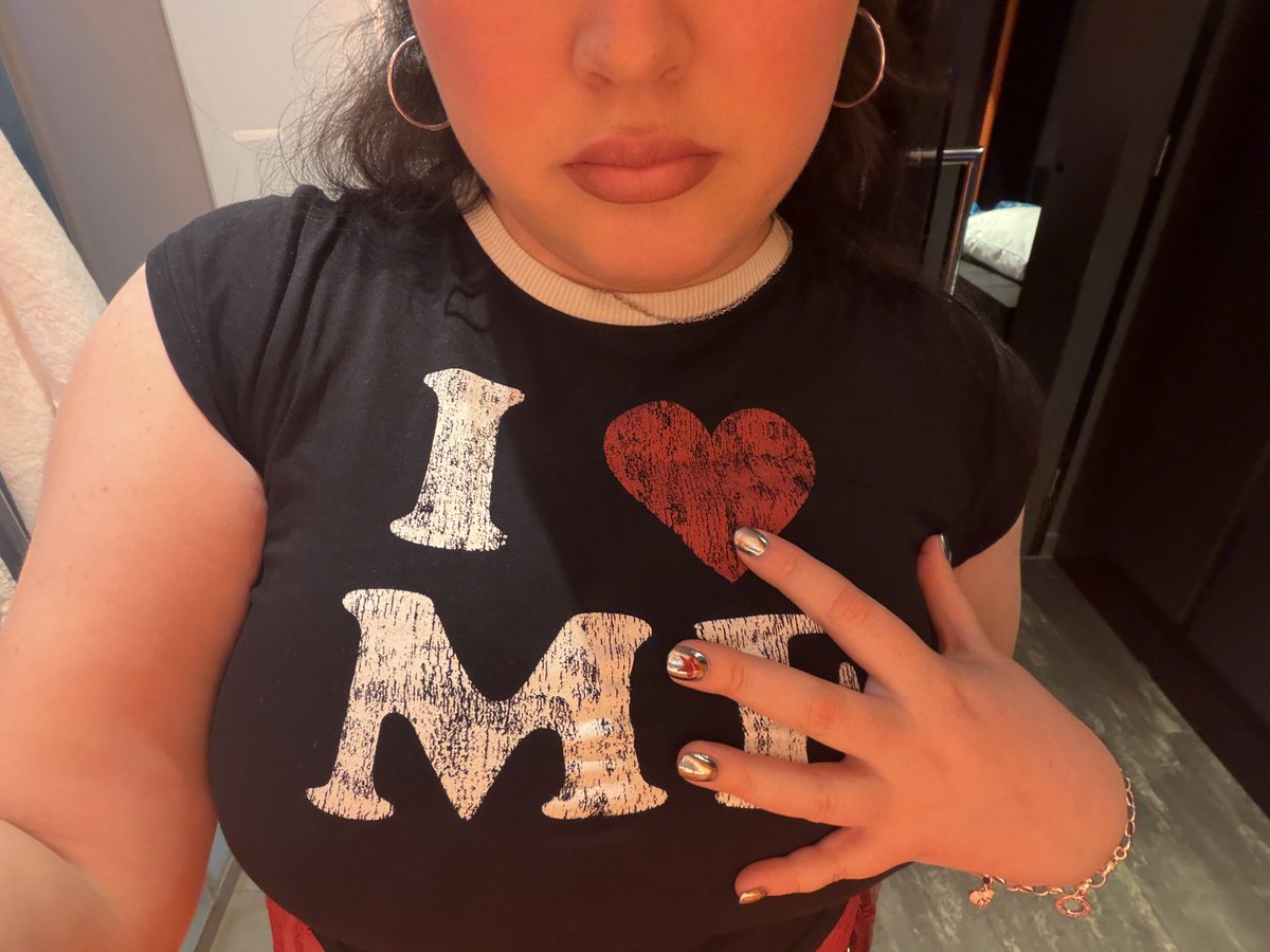 ava on tour🎫⭐️ tweet media