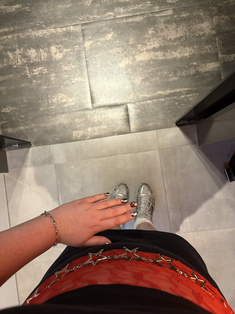 ava on tour🎫⭐️ tweet media