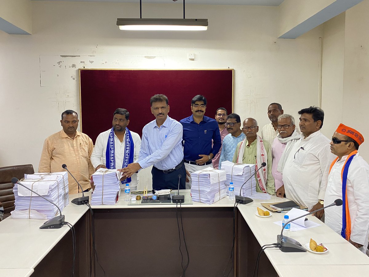 Deo_Mau_'s tweet photo. On 10.04.2026, the SIR Final Roll 2026 was published, and a meeting was held with the recognized political parties, during which the final electoral roll was provided to them in both hard and soft copies. @ECISVEEP @ceoup https://t.co/xvd00nFa7x