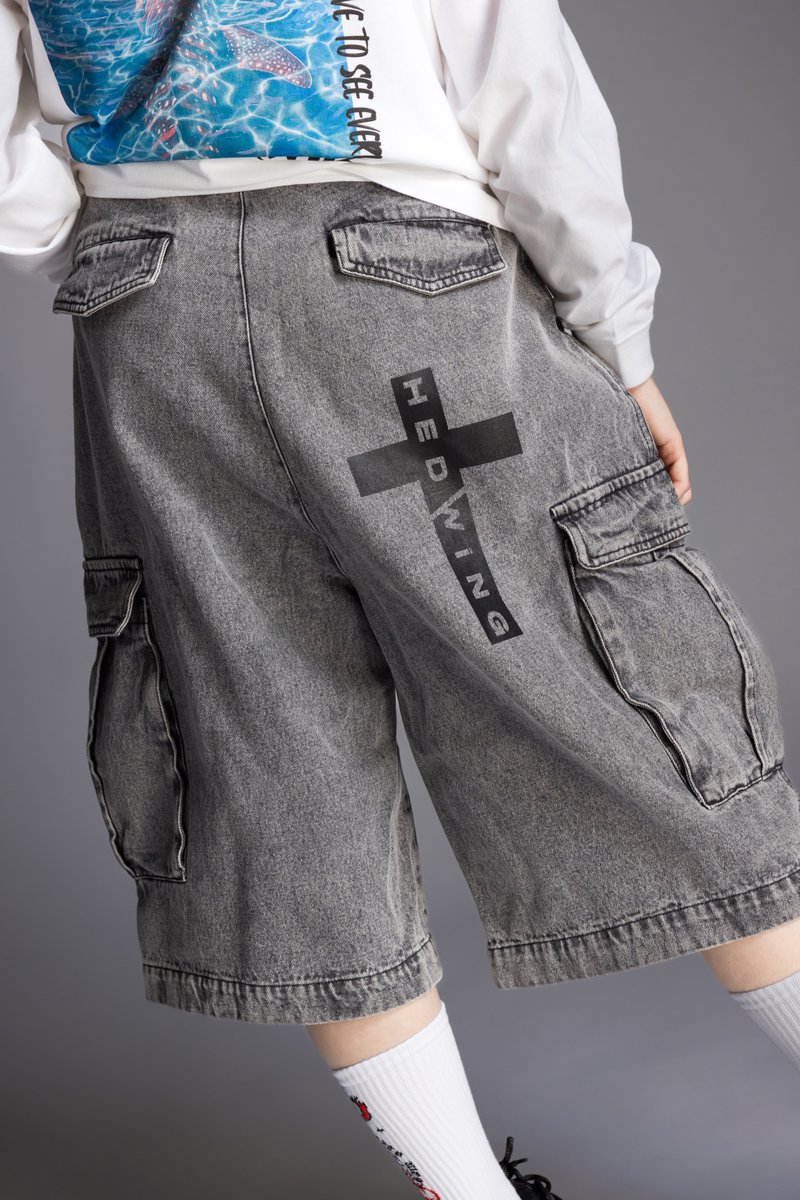 【New Arrivals】

⋯⋯⋯⋯⋯⋯
2026 Spring Summer Collection
“BOX LOGO Denim Half Pants“
⋯⋯⋯⋯⋯⋯

⚡️只今より一斉発売開始⚡️
hedwing2015.theshop.jp

⋯⋯⋯⋯⋯⋯
model : <a href="/taiyomiyu/">𝗧𝗮𝗶𝘆𝗼 𝗠𝗶𝘆𝘂 AFTERSQUALL</a>
photo : <a href="/RINAdeKURENz/">リナ</a>