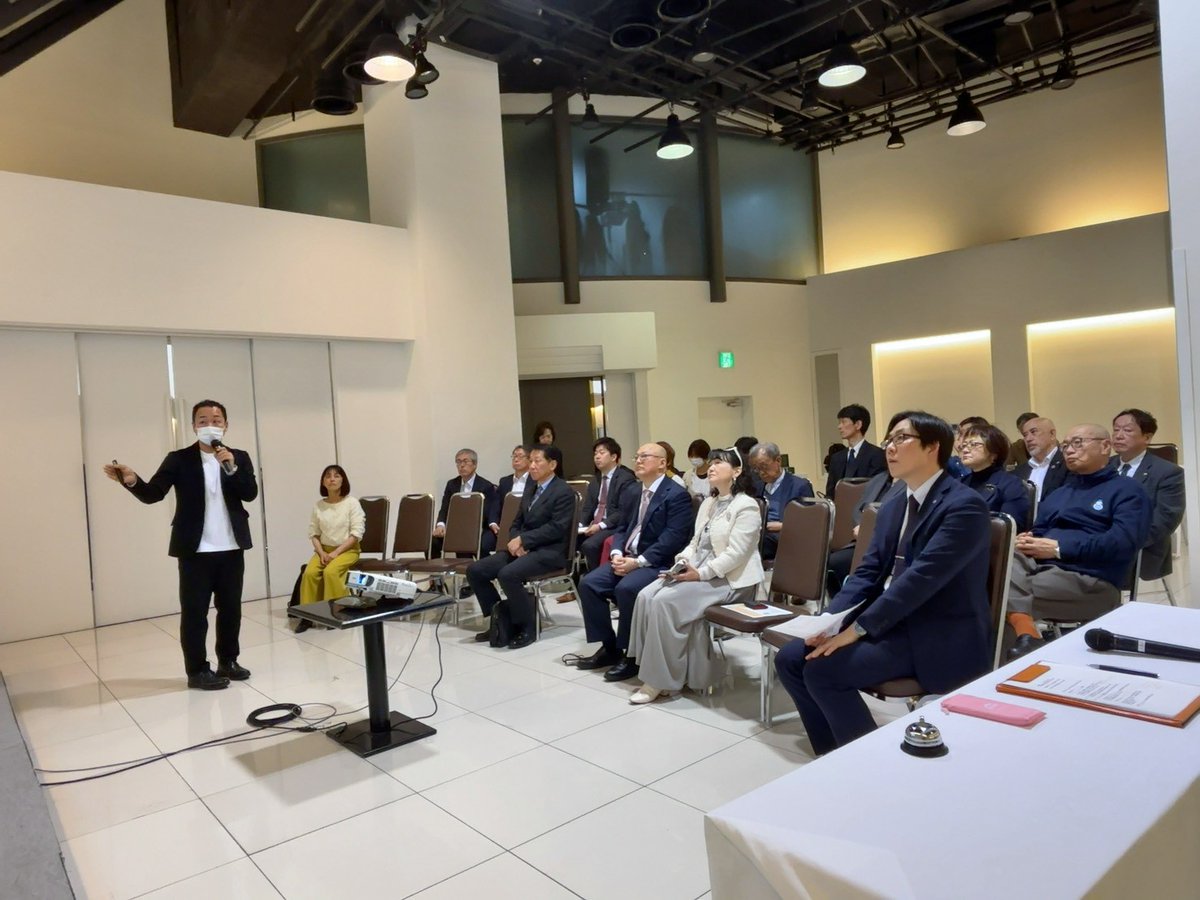 Mission_Link's tweet photo. 昨日は明鏡学舎さんで
｢心理的安全あるチーム作り
ーAI時代の努力の方向性とはー｣
というテーマで講話😌
共子と2人でバトンプレーでお話できたことがとても面白かった✨✨
ご参加の方からも現場でのコミュニケーションや自身の認識に関する気づきの感想を多く頂き嬉しかったです😌感謝😚 https://t.co/SIjXNkblba