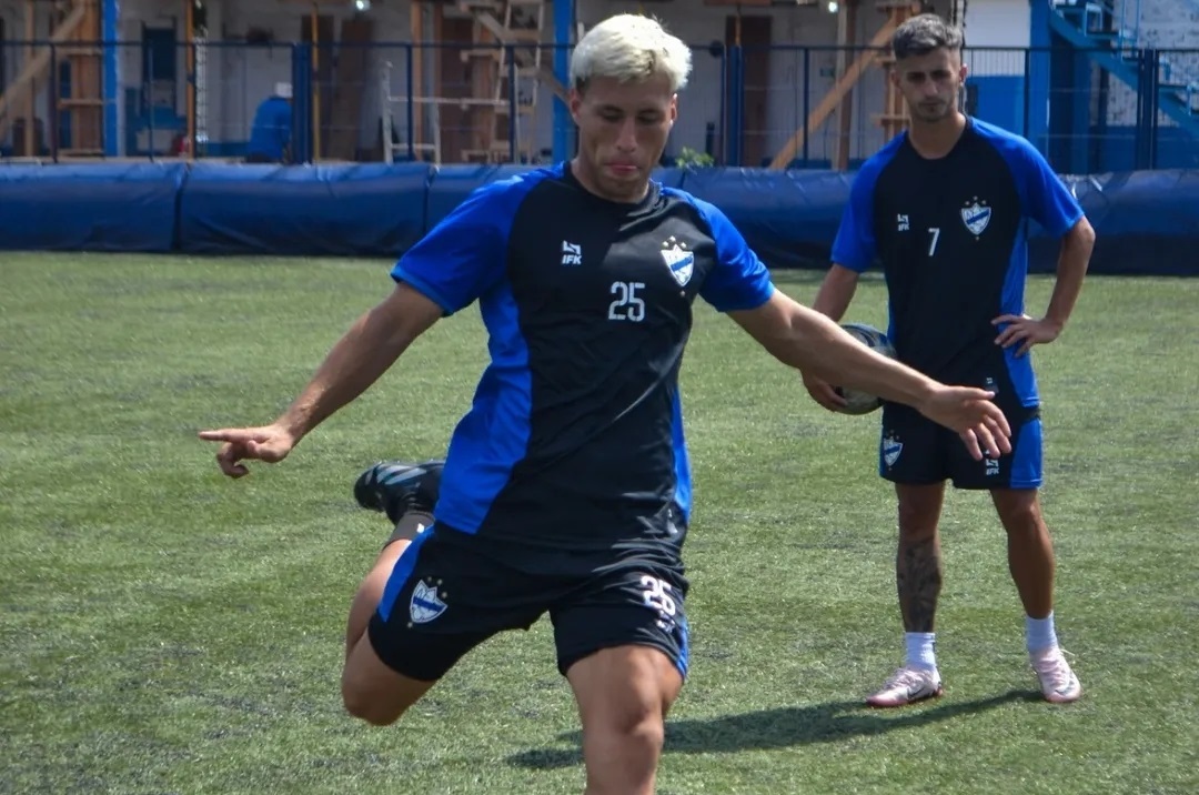 LoboEsta22's tweet image. #ExGELP Santino PRIMANTE (21) debutó con la camiseta de #Midland ingresando a los 36'ST en el triunfo de su equipo por la #F07 de la #BNacional. el delantero se encuentra a préstamo hasta DIC/2026 🔺