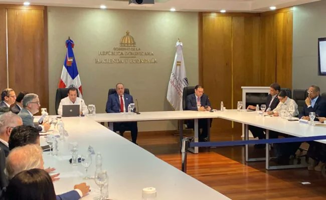 PrensaLatina_cu's tweet image. El Gobierno de la #RepublicaDominicana 🇩🇴 iniciará una serie de reuniones con líderes políticos, en busca de un acuerdo nacional para enfrentar el impacto de la crisis internacional

Más en #PrensaLatina 
🔗prensa-latina.cu/2026/04/10/gob…