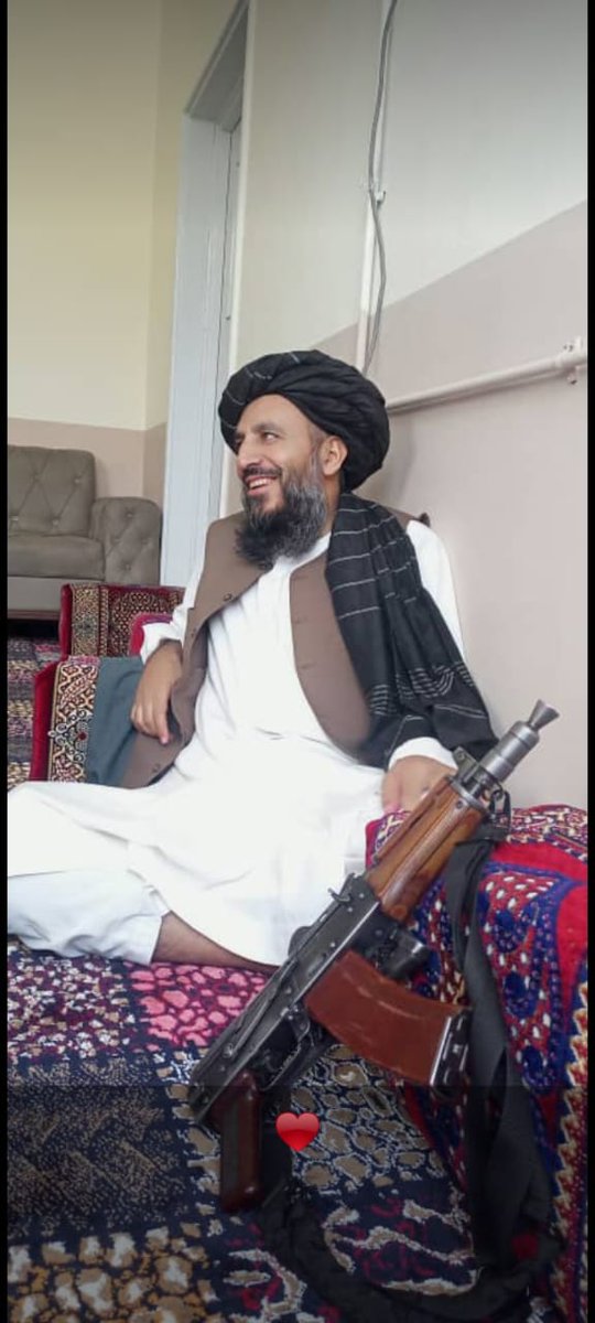 NasimP236299's tweet photo. د فراه ولایت یو تن اخلاص مند  او خوش اخلاقه مجاهد  👳‍♂️🥷 مقيم اخندزاده صاحب   محترم 🫡 
    الله تعالی دی ورته په کی عمر برکت واچوي https://t.co/qxcEnWnoas