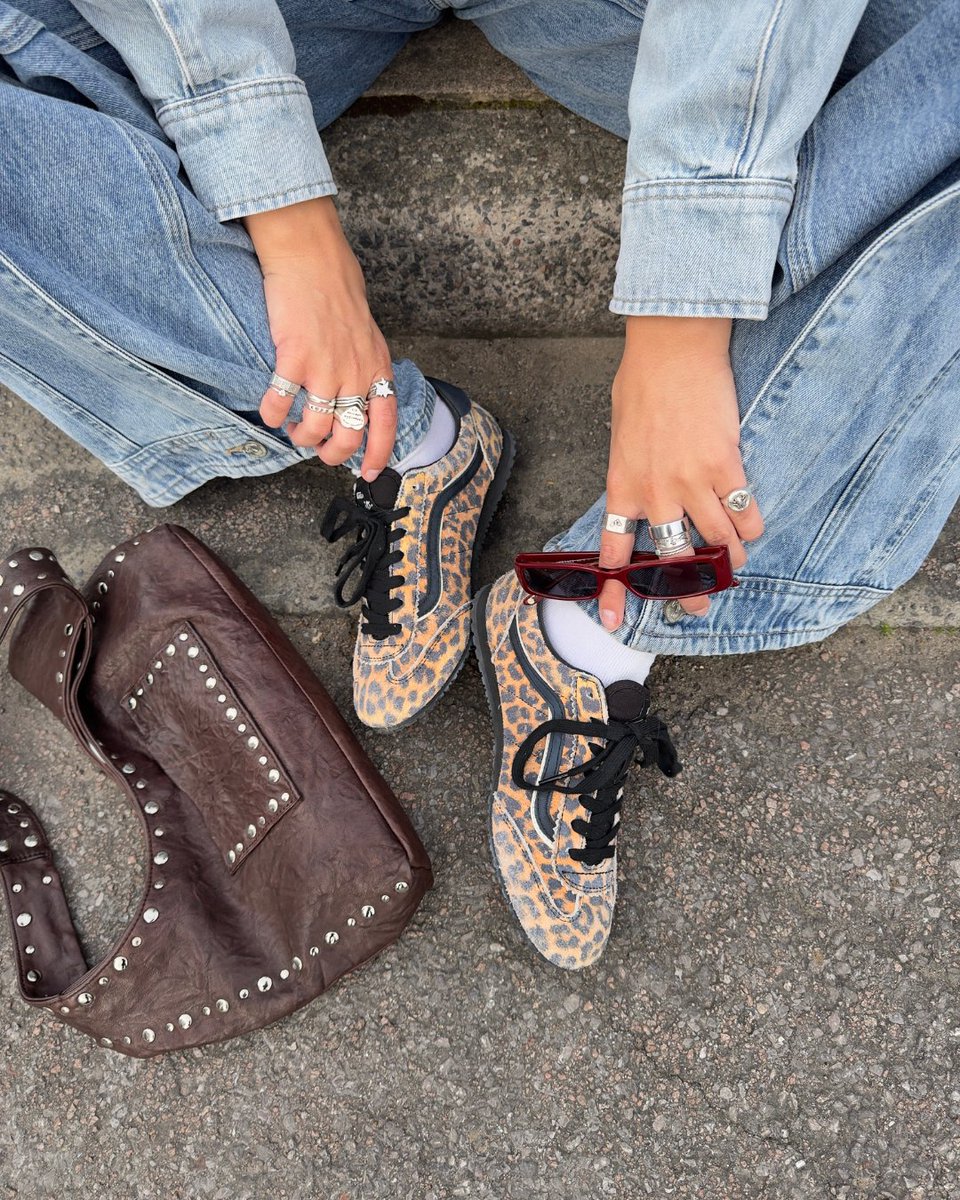 schuh tweet media