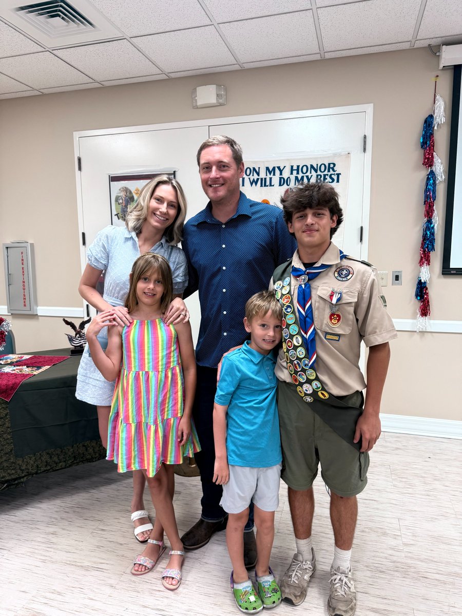 ForrestMinxSF's tweet image. Happy National Siblings' Day! I am proud to share a photo of my younger brother at his Eagle Scout ceremony. Here's a fun fact: my father, me, and my younger brother are all Eagle Scouts. #NationalSiblingsDay #EagleScout #FamilyTradition