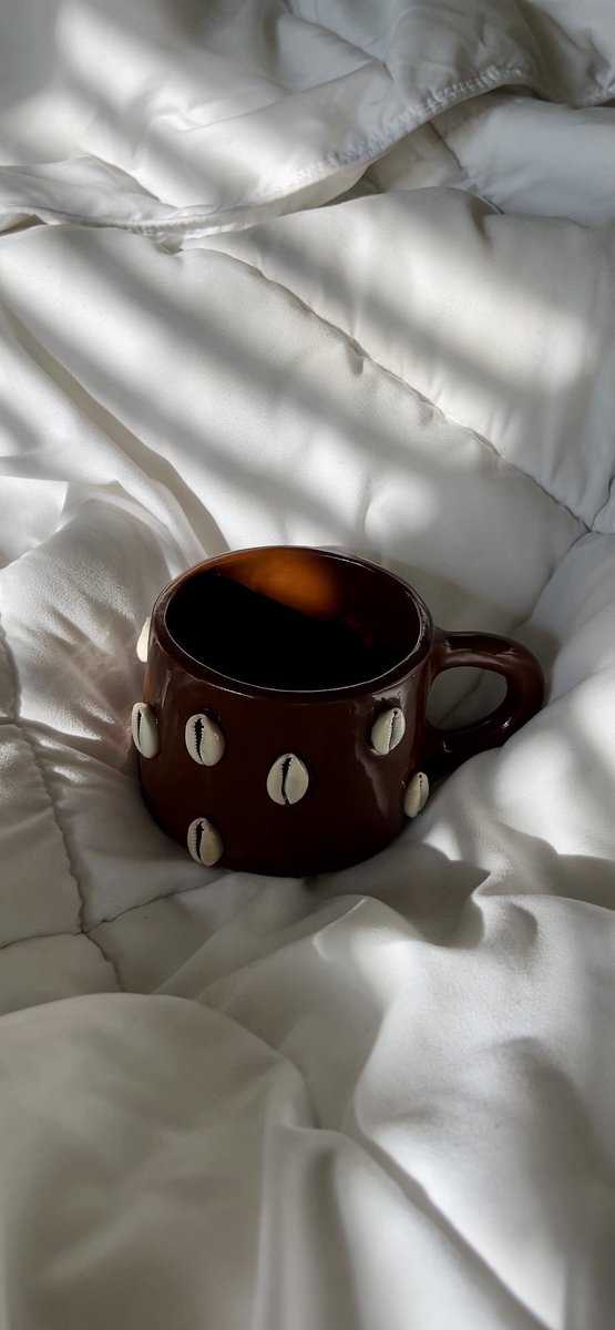 NoteSphere's tweet photo. Cowries-inspired mug by @onemorefig https://t.co/fSvMvoHTWA