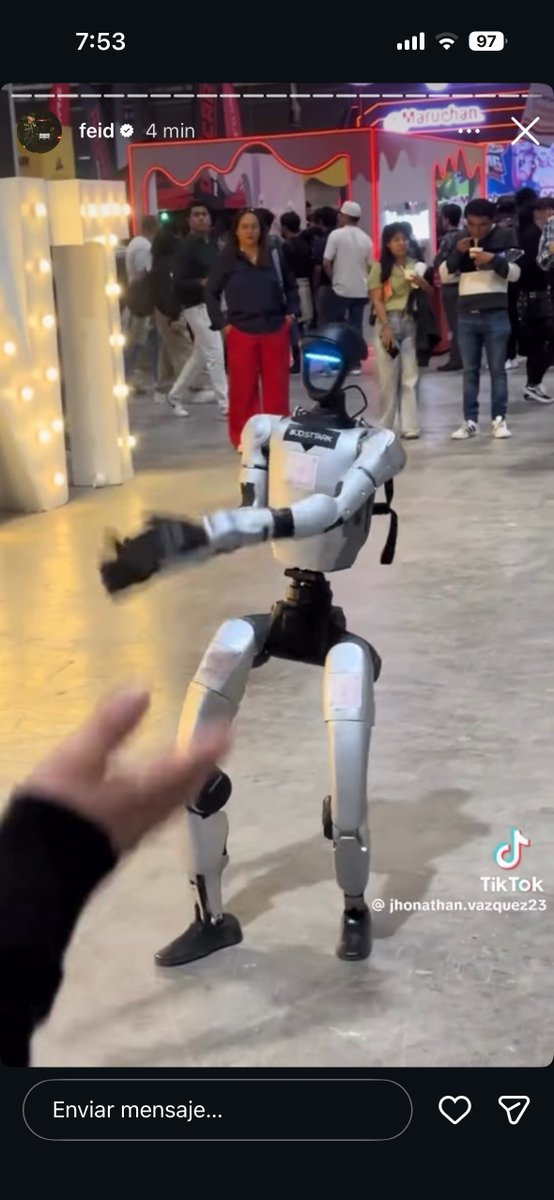 FEID SUBIÓ MI VIDEO A INSTAGRAM🥹💚 

Les presento al Robot MOR 💚 😭

vt.tiktok.com/ZSHQhvSyr/