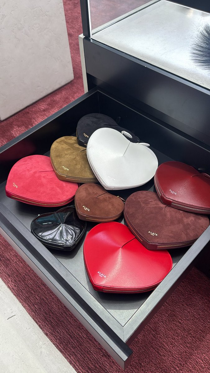 𝜗𝜚 tweet media