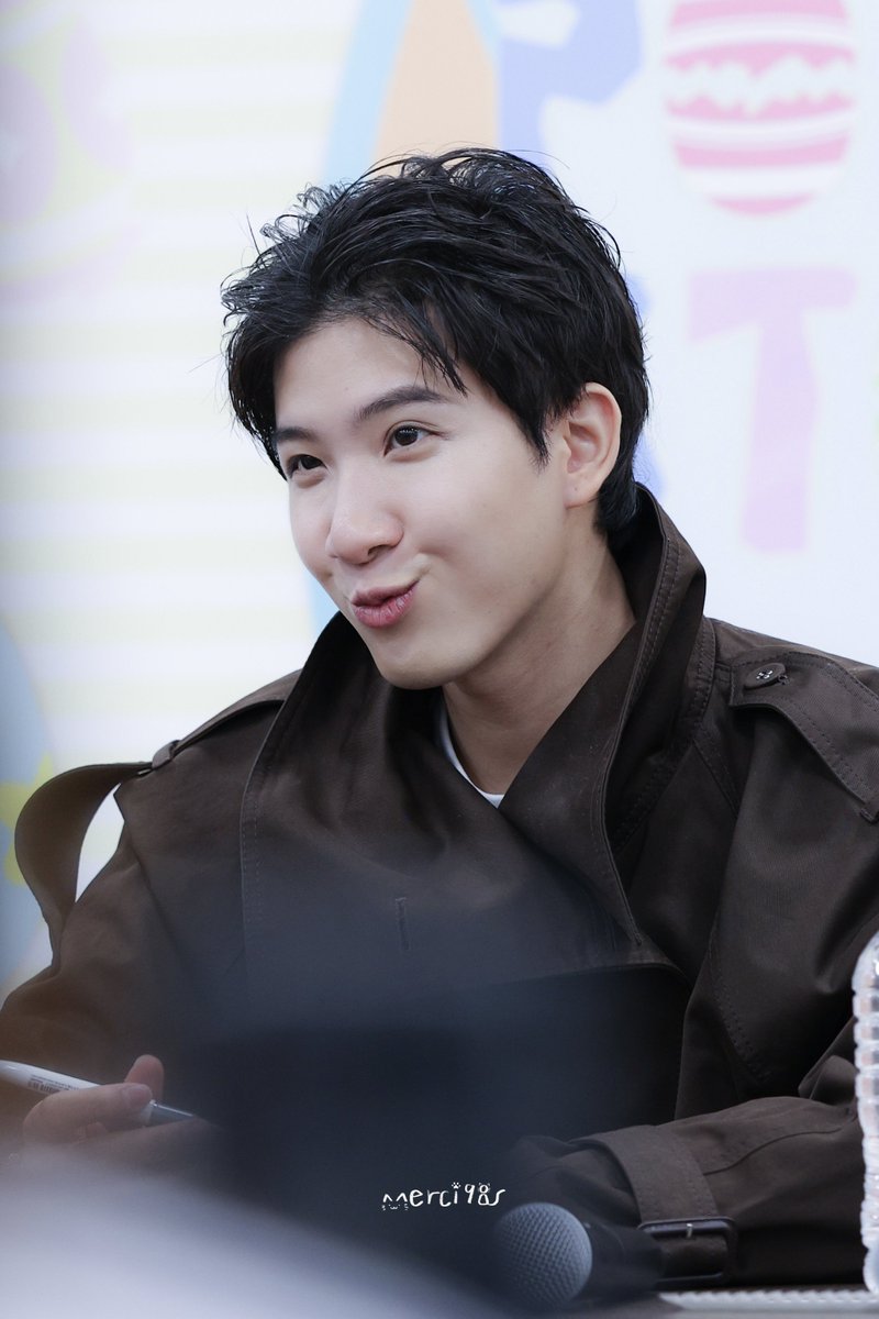 m e r c i tweet media