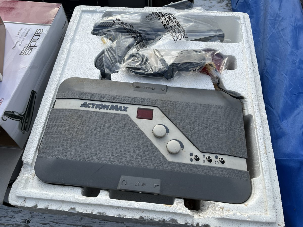 RetroFox tweet media