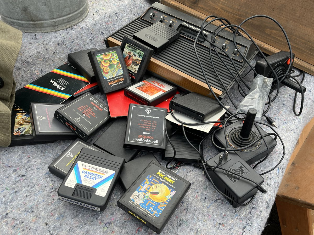 RetroFox tweet media