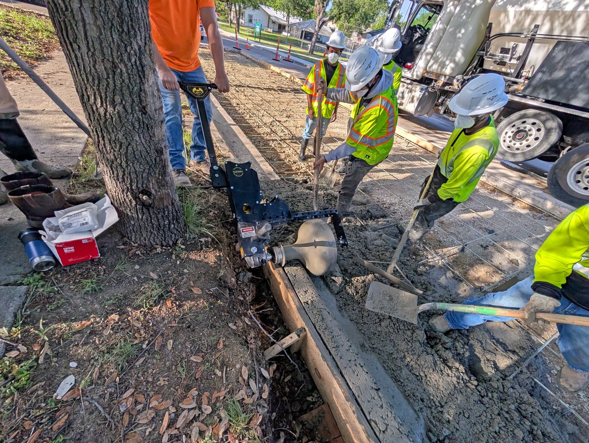 CurbRollerMfg's tweet photo. Congratulations to the City of Fort Worth, Texas for winning the #BattScreed Gen II giveaway from #WorldofConcrete 2026! They promptly put it to use with both #flatwork and #curb configurations. 

We hope you enjoy your new machine! 🎉 https://t.co/KXwRnoJNEU
