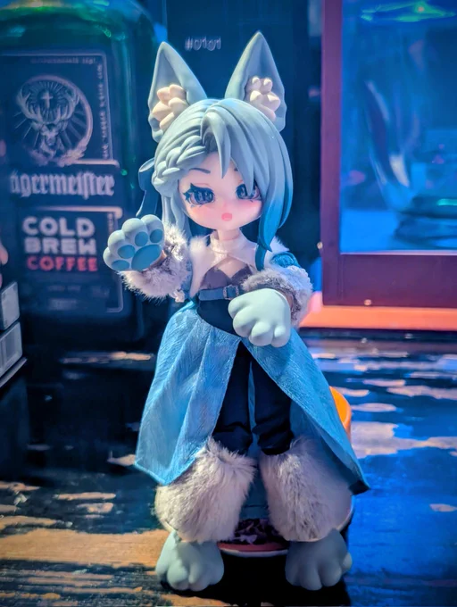 こちら海外のドールフィギュア 秋葉原で3850円だったけど クオリティめちゃ高い