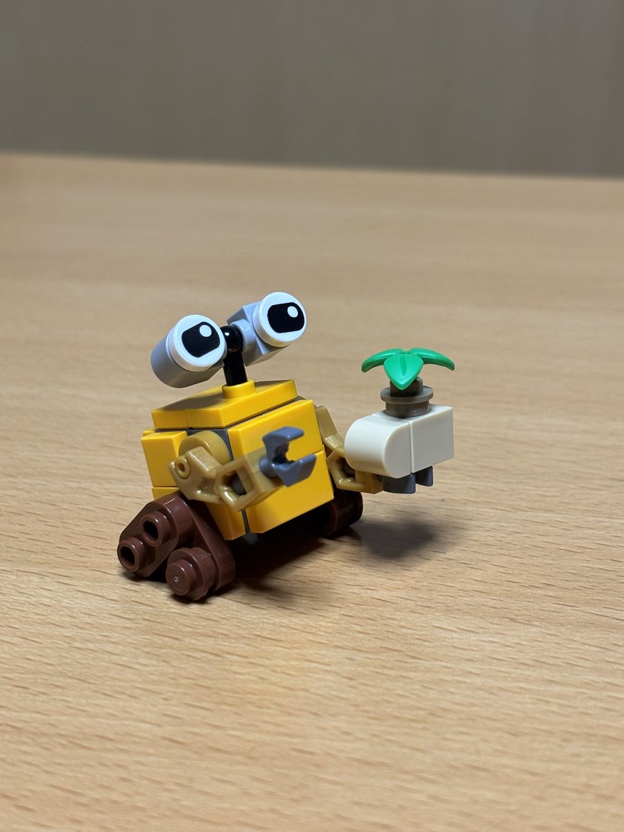 1kuseRyoji's tweet image. レゴでウォーリーをちいさくつくりました。
 #LEGO
