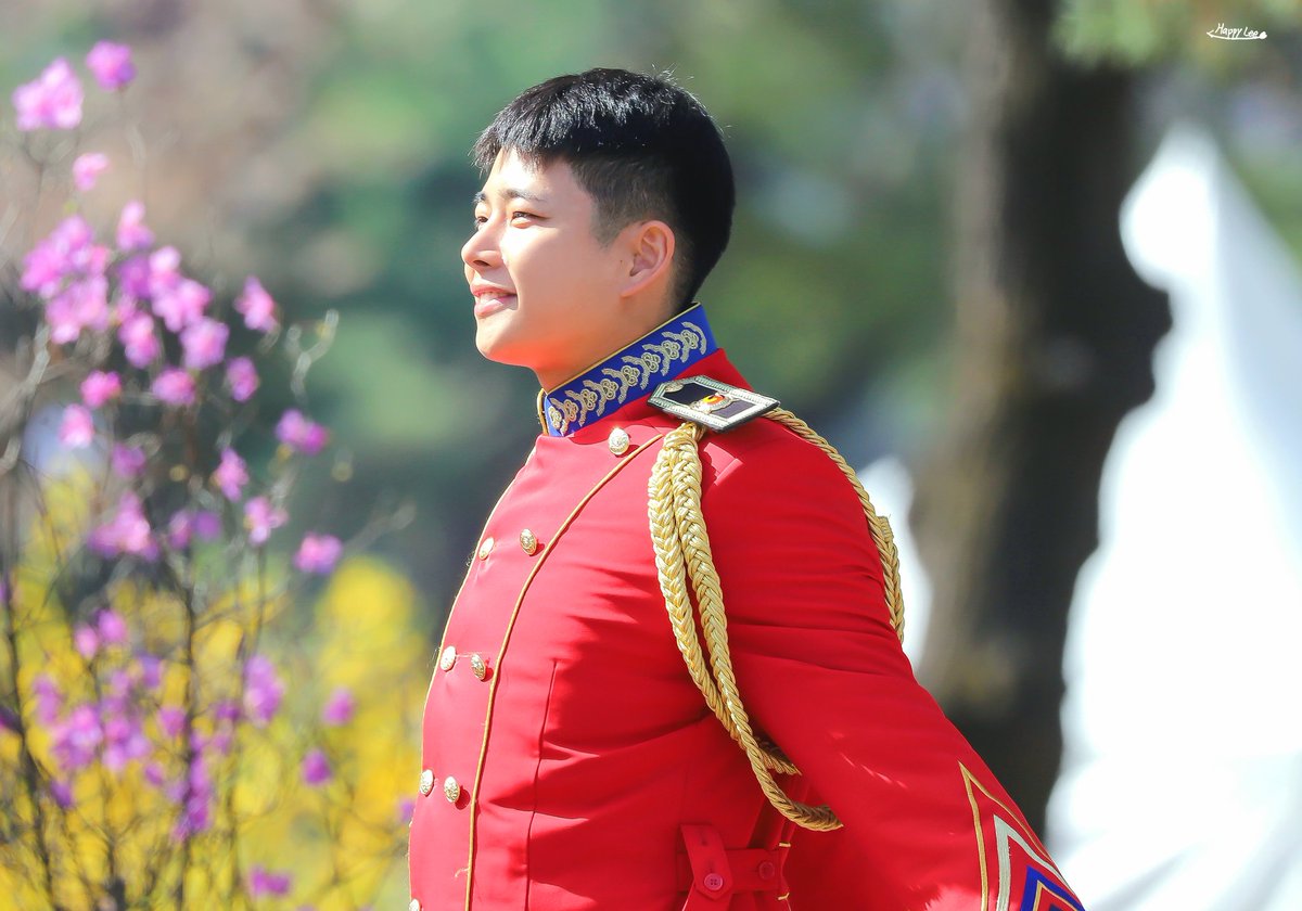 myungchel_'s tweet photo. Yeah I know I shouldn't...
BUT SOMETIMES I REALLY DO MISS MJ MILITARY ERA! 🥹😭

Look at him so cuteeeee!!!!! 😭😭😭

#MJ #엠제이 #아스트로 #ASTRO
@offclASTRO @MJ_offcl https://t.co/rD2JjnrOmu