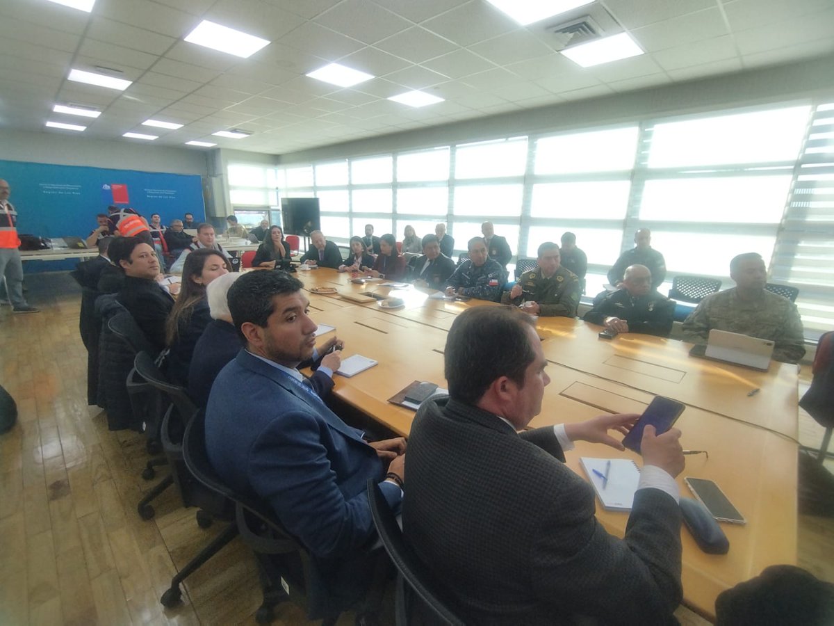 SenapredRios's tweet photo. Esta mañana se realizó #COGRID en el contexto de la llegada de las nuevas autoridades regionales. En la instancia se realizó una inducción a la Gestión del Riesgo de Desastres, informando ámbitos de gestión y responsabilidades ante emergencias y desastres. #SenapredLosRios. https://t.co/qsBJoZ61js
