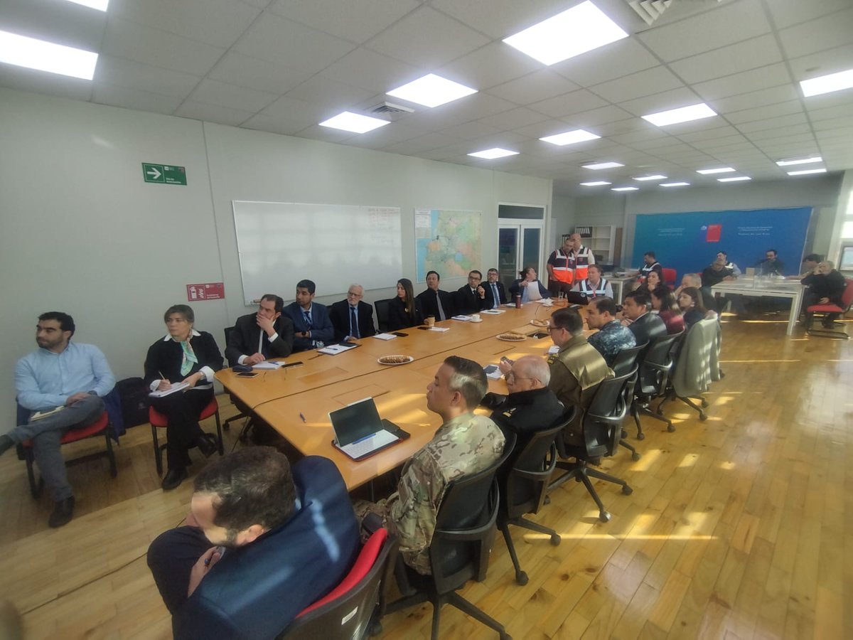 SenapredRios's tweet photo. Esta mañana se realizó #COGRID en el contexto de la llegada de las nuevas autoridades regionales. En la instancia se realizó una inducción a la Gestión del Riesgo de Desastres, informando ámbitos de gestión y responsabilidades ante emergencias y desastres. #SenapredLosRios. https://t.co/qsBJoZ61js