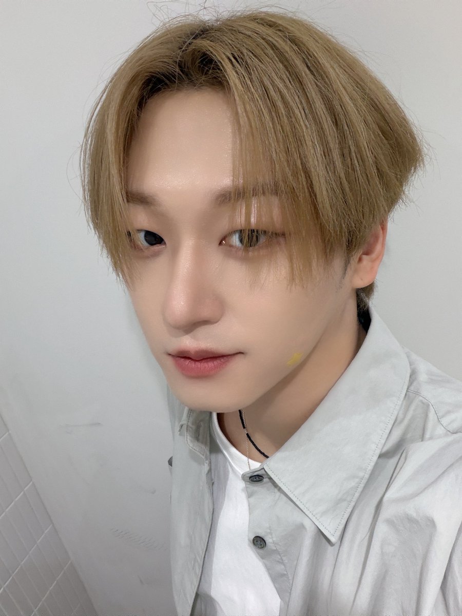 DIGNITY_members's tweet photo. 요즘 날씨 너무 쌀쌀 맞아🥶
감기 항상 조심 또 조심 😷
오늘 하루도 고생 많았옹💛💛

#디그니티 #DIGNITY #온 #ON #SLIPSHOT #POINT_BLANK https://t.co/bEXbblpVSe