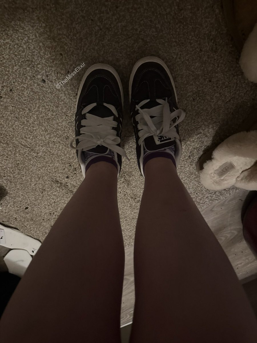 TheMissElixir's tweet image. Little black dress &amp;amp; vans 🖤👟 
#vans #legs #sneakers #shoes #fyp