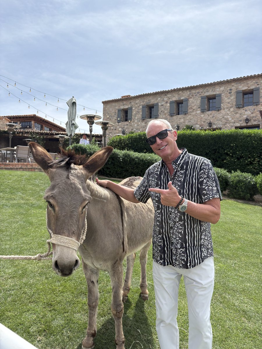 SteveGutzler's tweet image. Happy Friday! Don’t be a Jack A..
&amp;gt; Be easy to get along with others.
&amp;gt; Give more than you receive.
&amp;gt; Add value to friends and clients.
&amp;gt; Live the golden rule.
&amp;gt; Celebrate when others win! 🙌
#TGIF #Leadership #BusinessSupport 
#Inspire 🌟