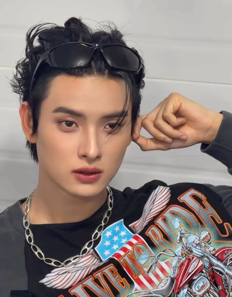 marujai_'s tweet photo. อยากบวชให้พี่ปองวะ หล่อชิบ 🚧🚨 https://t.co/6D2YQigiwb
