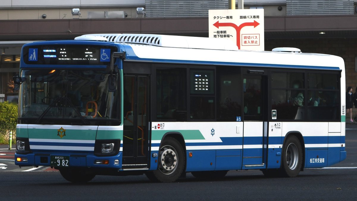 走る鉄バス tweet media