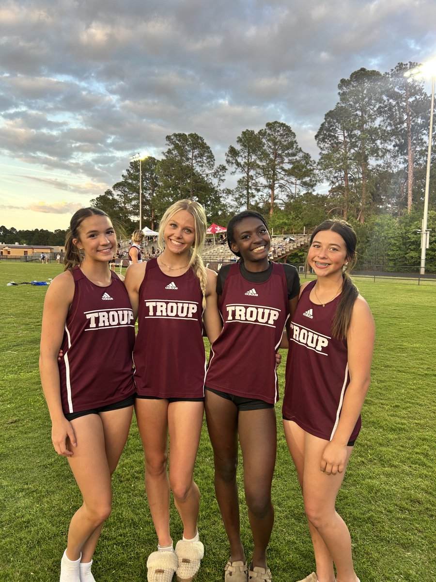 coachsamwells's tweet image. Congratulations to the 4X2 on qualifying for the Area Meet.
#dominatetheday #mentality #1% #next