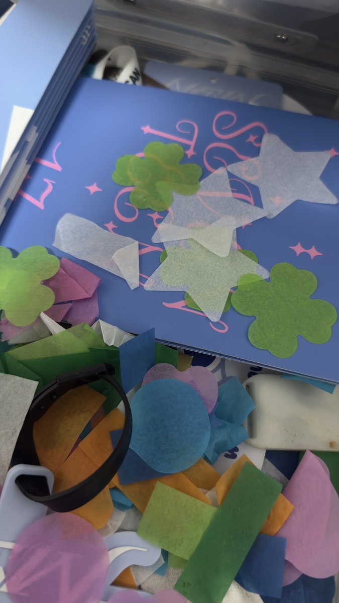 stars and clover leaf confetti haver 😵‍💫💗