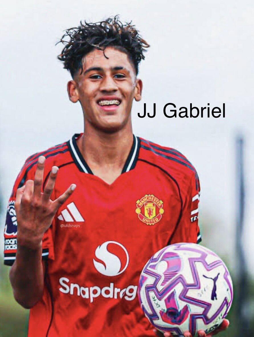 doubleUv90's tweet photo. @ManUtd Hold him tight
He his the future ❤️🫆 https://t.co/Dnl5mL1L8B