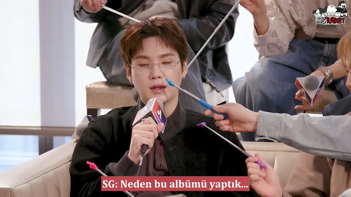 BTSTurkey's tweet photo. [ÇEVİRİ] Fan Fare with BTS! (Türkçe Altyazılı)

Çeviri&amp;Zamanlama: micmic
Kontrol: noli

👉 https://t.co/WpS4n9fr43

Keyifli seyirler! 🍑🎣🔔 https://t.co/cal6k7kKGs