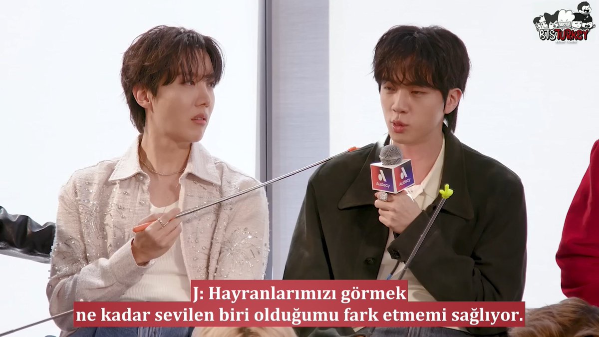 BTSTurkey's tweet photo. [ÇEVİRİ] Fan Fare with BTS! (Türkçe Altyazılı)

Çeviri&amp;Zamanlama: micmic
Kontrol: noli

👉 https://t.co/WpS4n9fr43

Keyifli seyirler! 🍑🎣🔔 https://t.co/cal6k7kKGs
