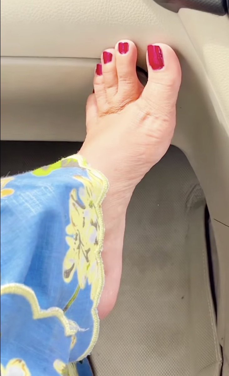 RanaDjango's tweet image. #redtoes #arches