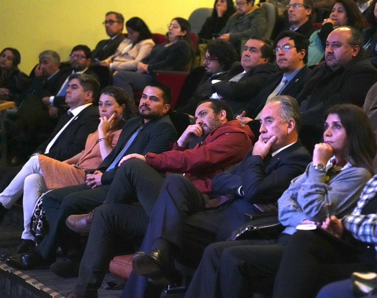 CentroCIEP's tweet photo. 🔬🎓📚 Esta semana, nuestra directora ejecutiva de CIEP, Andrea Foessel, participó y acompañó a la Universidad de Aysén y su comunidad universitaria en la inauguración del año académico 2026, acto encabezado por el rector Dr. Víctor Cubillos… 👨🏽‍🎓📖

#CIEP20Años #MásyMejorCiencia https://t.co/iKV53zyfRM