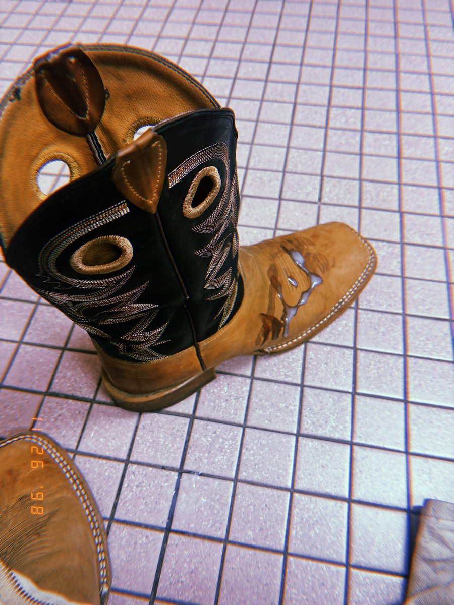 zac_stringer's tweet photo. Not into feet but something about a good boot https://t.co/I4DZKZb3dc