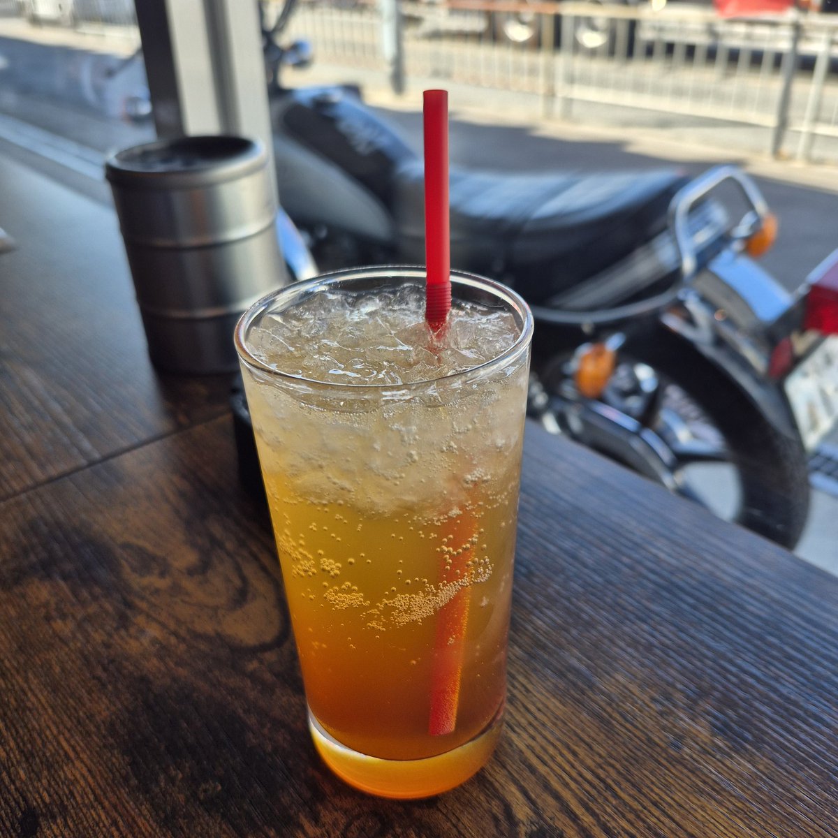 ohanayacalen's tweet photo. 年末以来。やっとショットガンライダーズへ★　バイクやロックンロールが好きな方　ぜひ🏁
テイクアウトもUberもやってるよ♪
からんどりえにもフライヤー置いてます♪
よろしくです★
#ショットガンライダーズ
#カフェ
#ロックンロール
#SR400
#SR500 https://t.co/DXobbhj4nA
