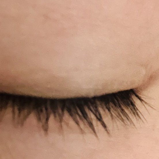 Organic0718's tweet photo. このまつ毛美容液すごい。美容皮膚科医が監修してるから本気が感じられる…。まつ毛、眉毛、マスカラ下地、クリアマスカラ、まぶたケア1本で5役ってミラクルすぎない？シミない、色素沈着ナシは当たり前でめちゃめちゃ安心感あるし、コレみてみてつけて2週間でまつ毛バサ子になってきたのわかる？#PR https://t.co/uxKB6jka49