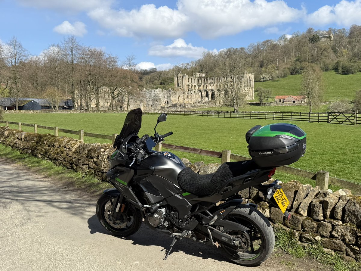 bobmcguire8's tweet image. A little bit of Rievaulx abbey #Northyorkshiremoors #Motorbikes