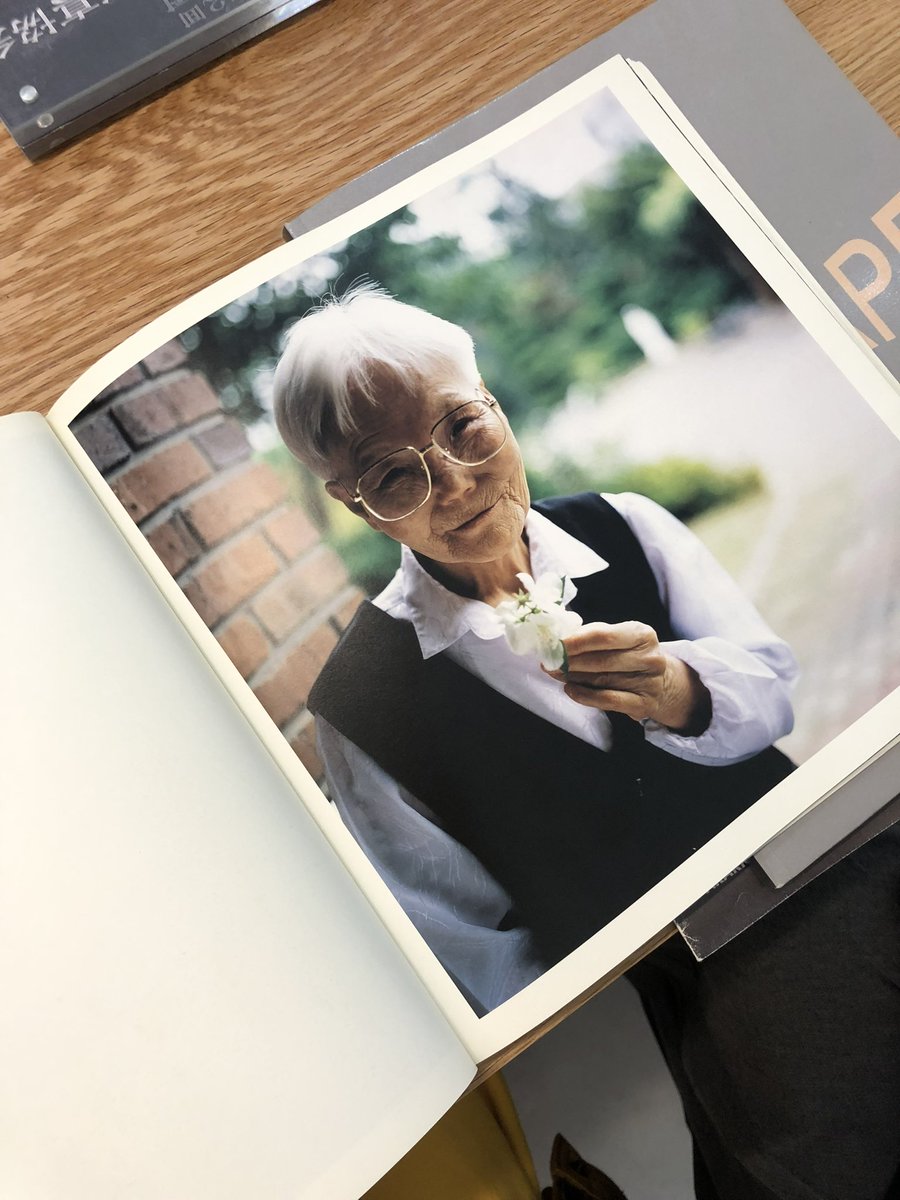 imquartz_sy's tweet photo. 박영숙 작가 사진전
보라, 저 여자가 노래하고 춤 춘다 https://t.co/0rYcnPWiQJ