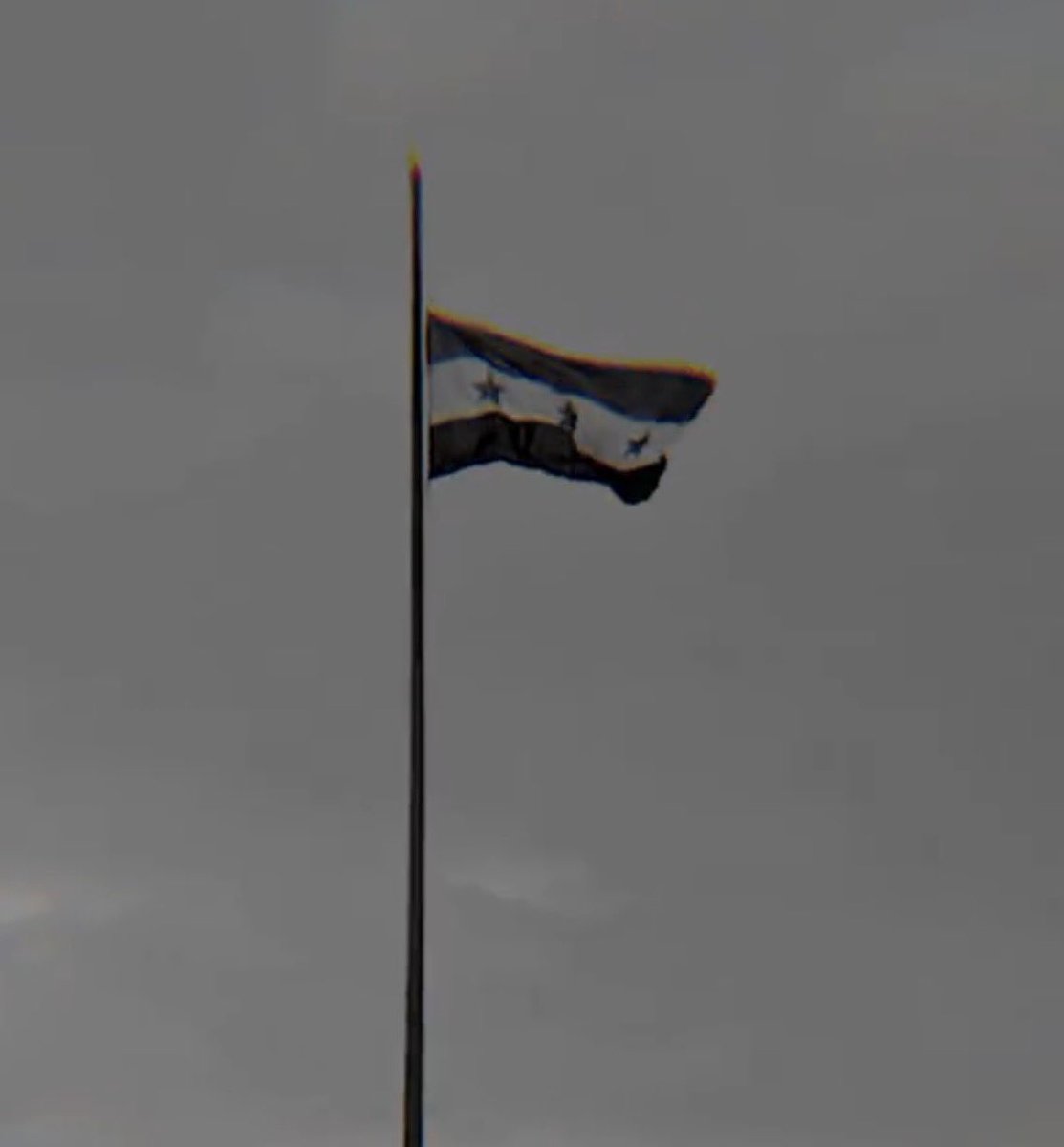 Şeyh Mürşid Xeznevî: 

Suriye yönetimi bana resmen teklif sundu:

“Sevgili Şeyhimiz, sayın Sipan Hemo’nun da uygun görmesiyle sizi Diyanet İşleri Bakanlığı Sözcülüğüne uygun gördük . Kabul ederseniz sizi Suriye Arap Cumhuriyeti’nin  değerli bir meyvesi ve parlak siması olarak