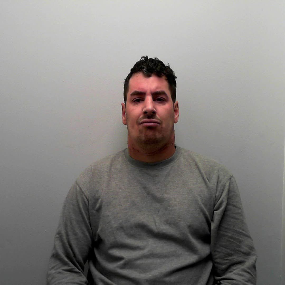 YappAppLtd's tweet image. Man jailed for 22 years for attempted murder of ex-partner by stabbing her 22 times in front of her young children 

Jake Joe Bamber, 35, of no fixed address, has today (Friday 10 April 2026) been jailed for 22 years and four months, and issued with an extended licence period of