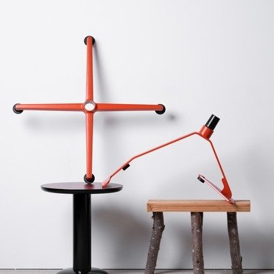 core77's tweet image. What is Erwan Bouroullec holding here in his hands, some ungodly monitor stand?

Nope, it's a chair frame. 

This Arba chair has a wonderful gesture that somehow evokes… core77.com/posts/143692/E… #Design #FurnitureDesign #InteriorDesign #ErwanBouroullec #ArbaChair