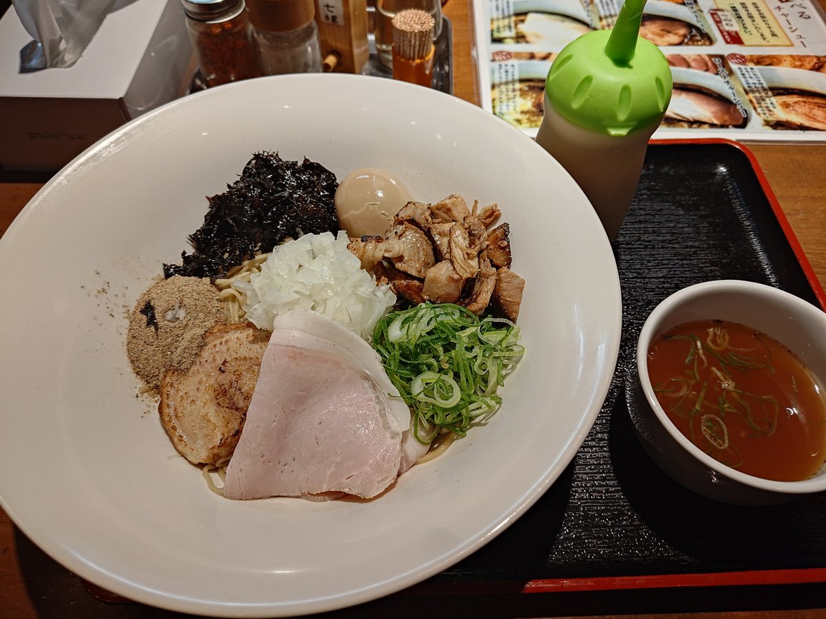 pavliadela's tweet photo. 久しぶりに実家にかえって喜元門へ行けた
いつものメニューを出してくれた
おいしい https://t.co/7oyusvRY9C
