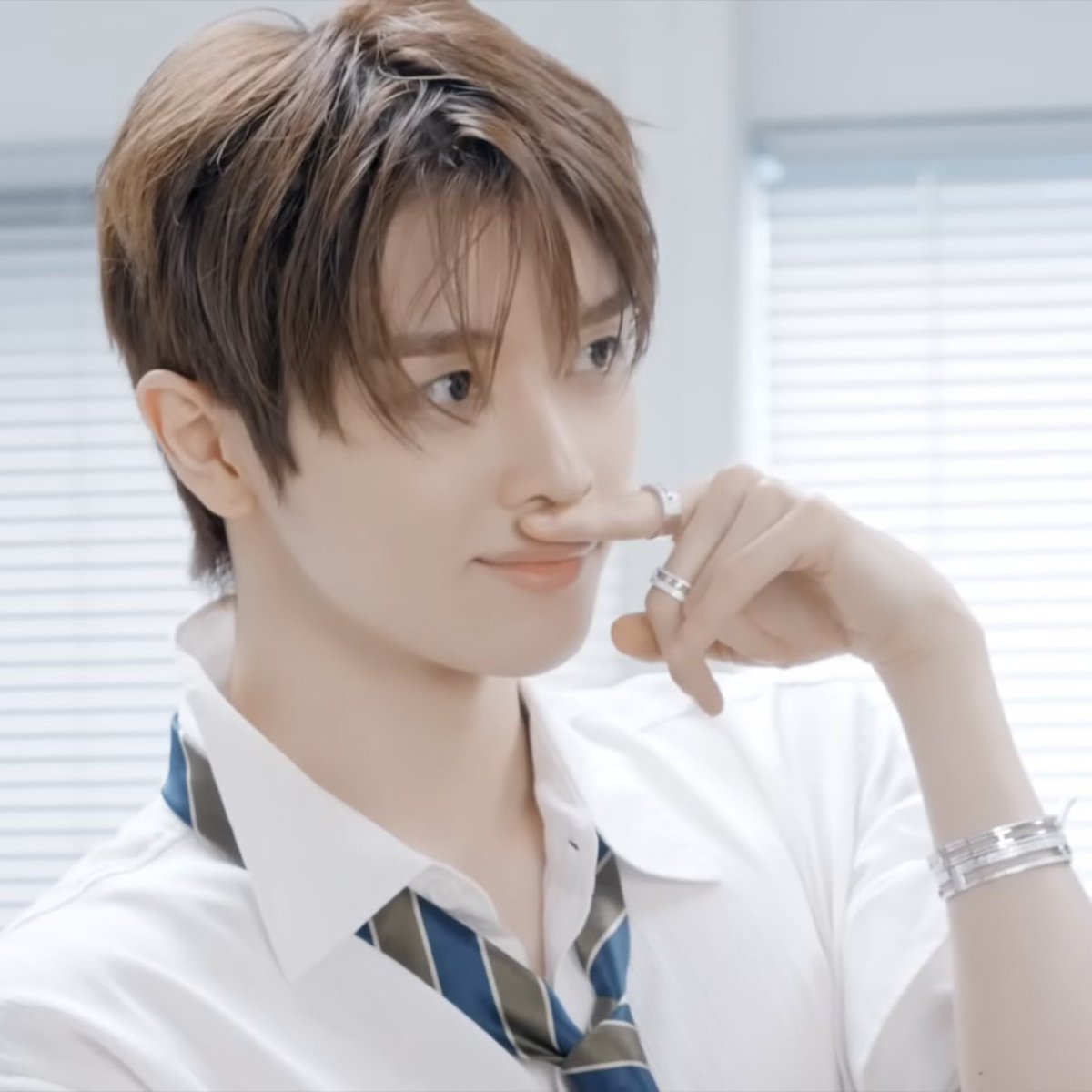 표정 다양한 거 봐