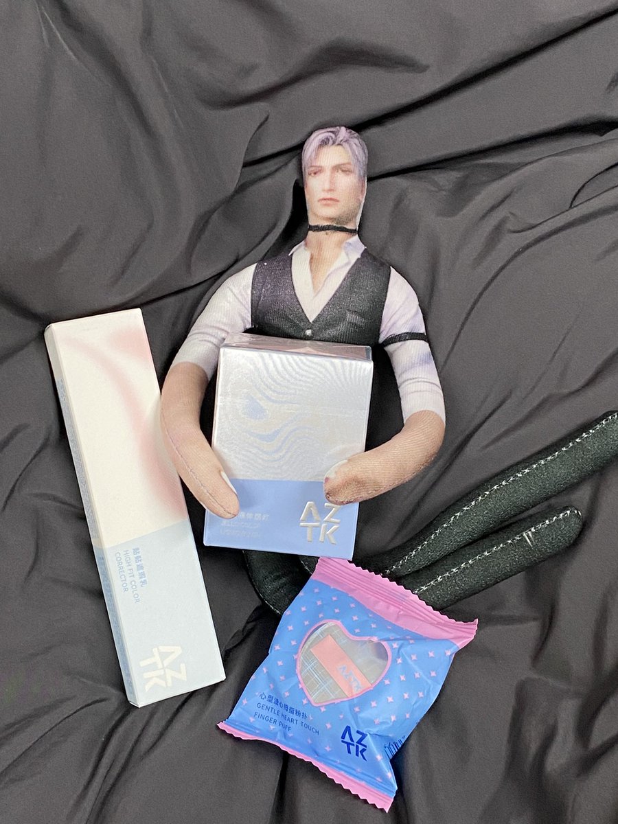 집에 오니까 중국에서 날아온 것들이 도착해잇엇는데
다소 타이밍이 좋진 못하네요
물귀신 보고 왔는데 내 손으로 저주인형을 집에 들인 기분
그러나 혼자 자는 것보단 낫지… 이리온