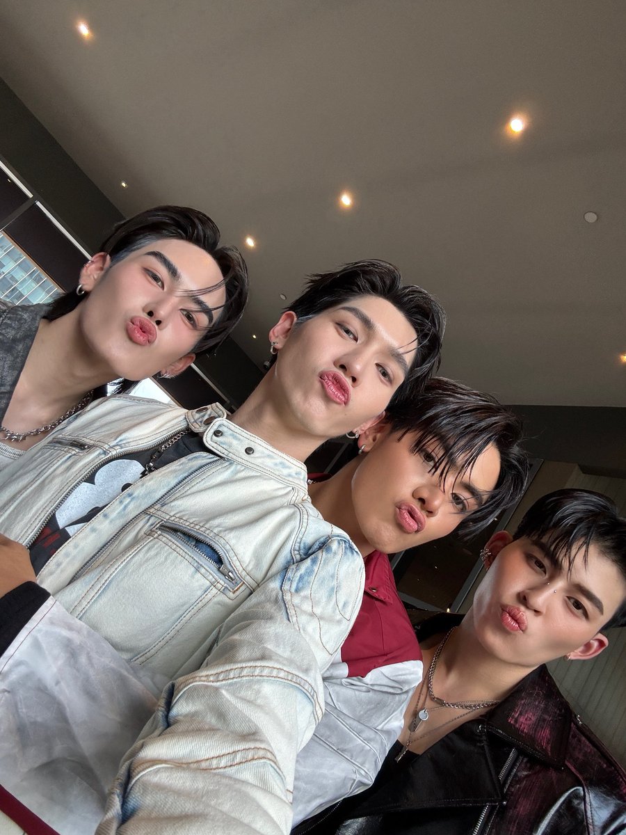 morporr✨ tweet media