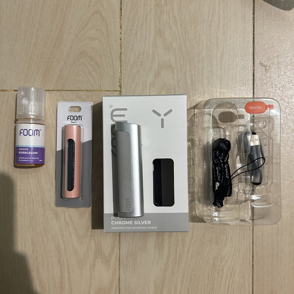 mercil's tweet photo. wetees wts want to sell foom device 

foom pod Y series warna chrome silver
free case pink biar bs diganti
free liquid grape bubblegum baru coba tetes sedikit

350k dpt semua

dom jakbar bisa gosend https://t.co/tYVosyN4CE