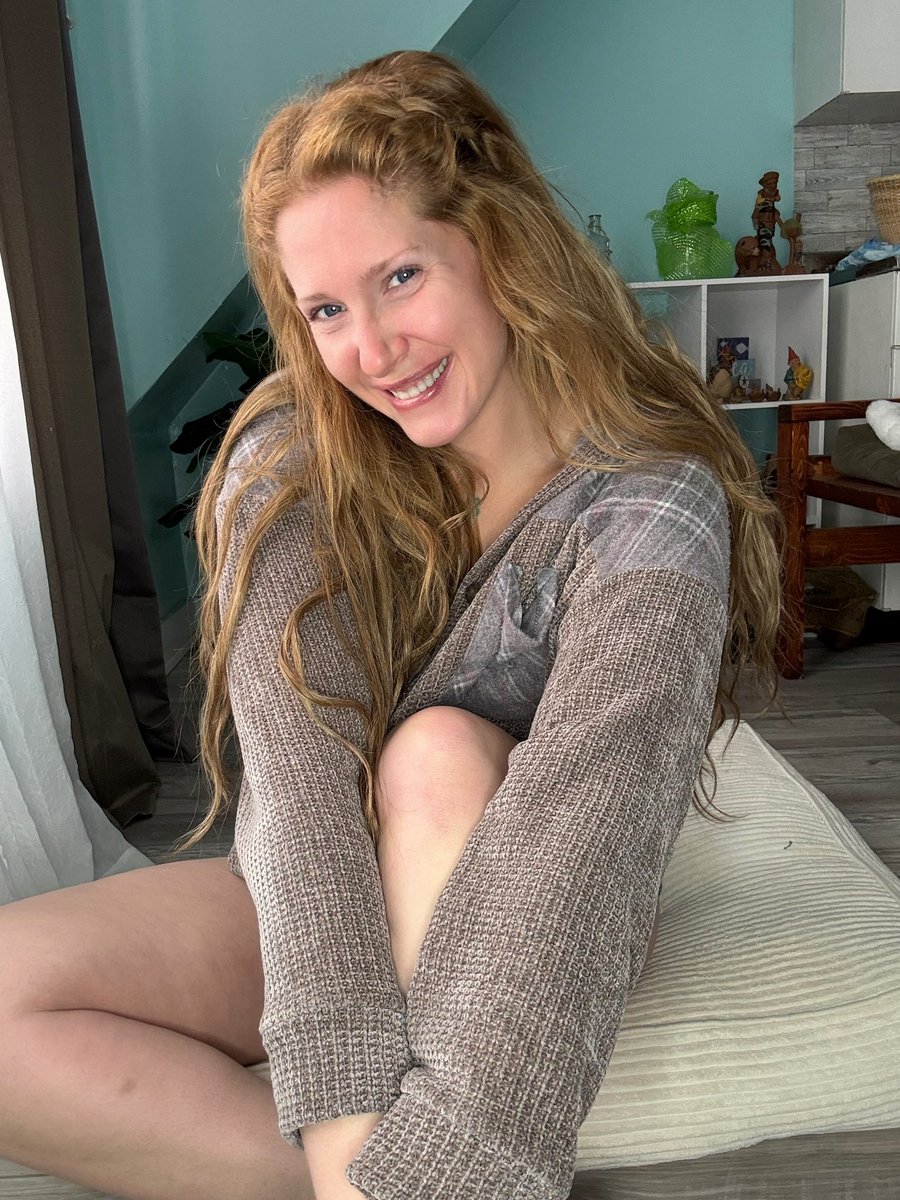 Becca Em Bloom tweet media